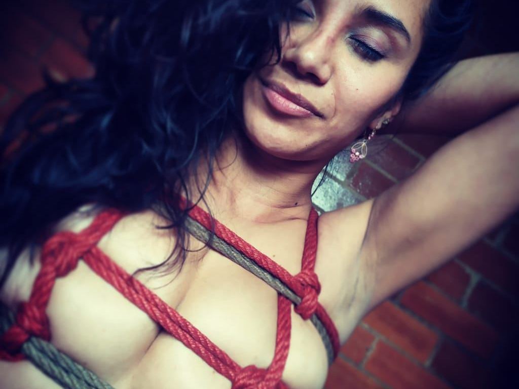 Imagen de perfil de modelo de cámara web de JessyeThompson