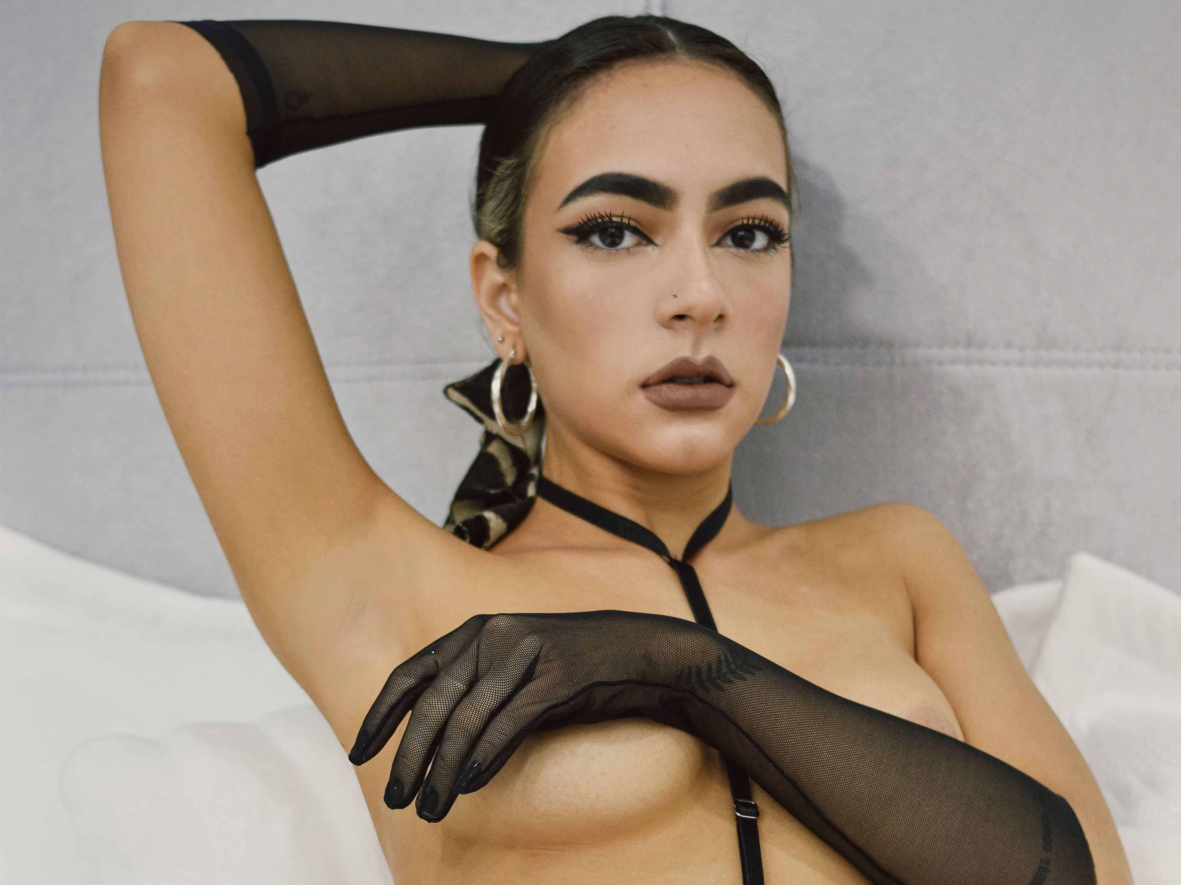 AmelieCorx cam model profile picture 
