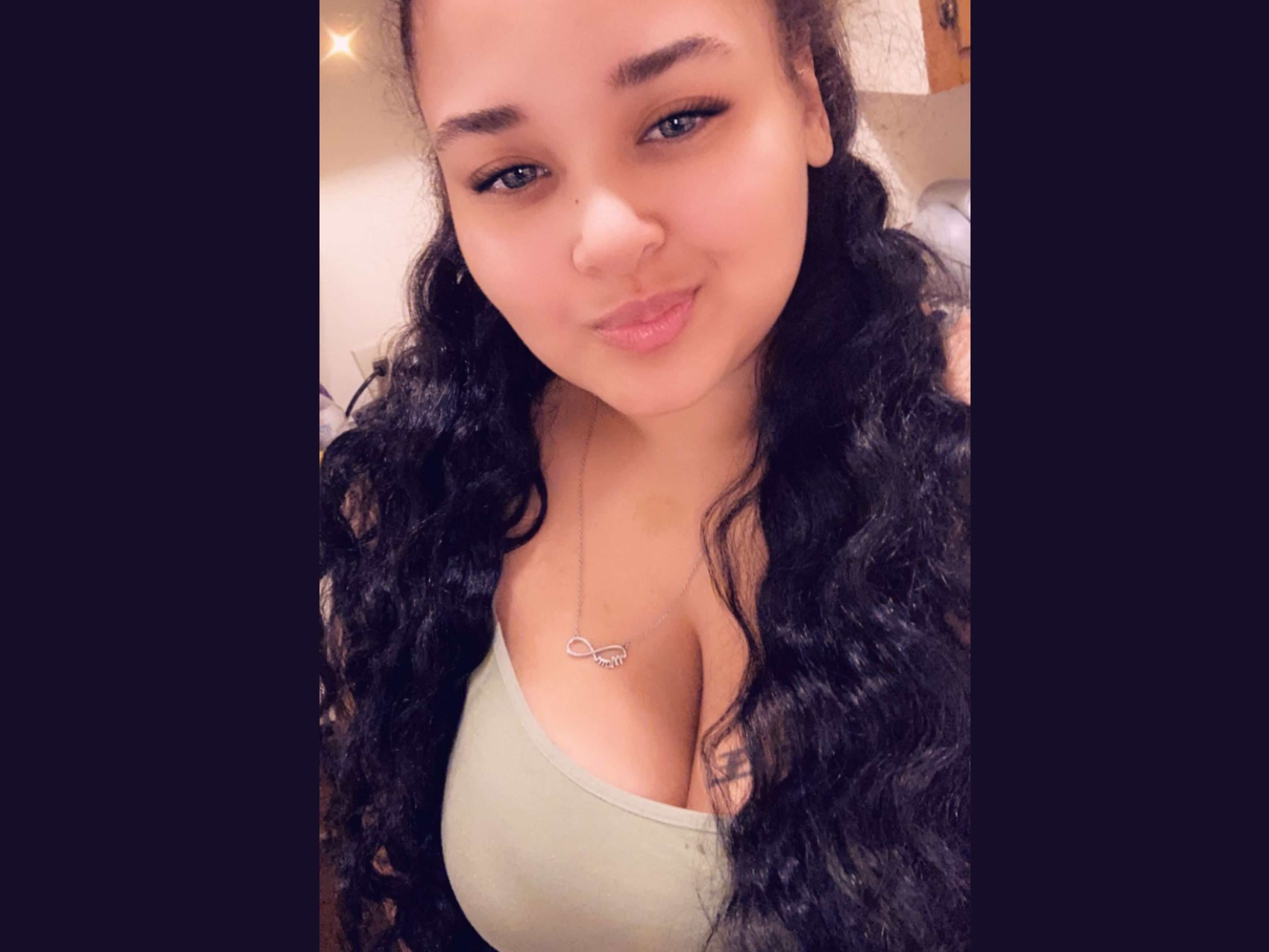 Liliana22 profilbild på webbkameramodell 