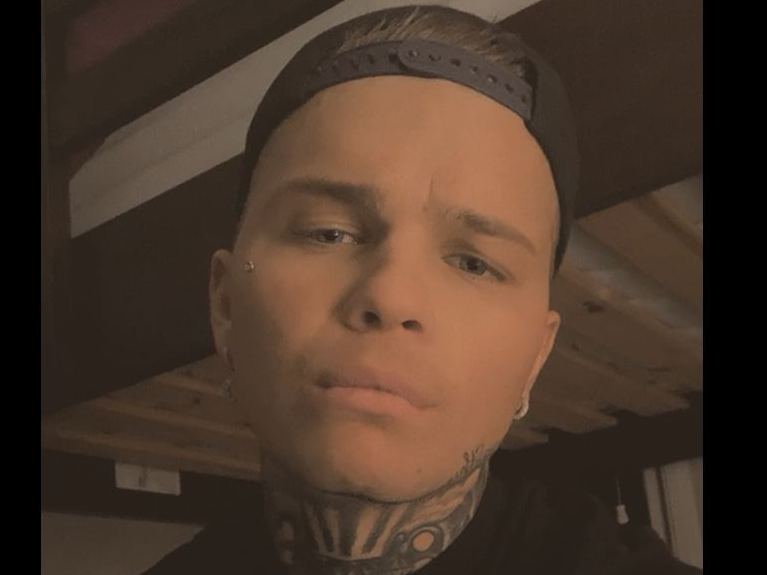 Imagen de perfil de modelo de cámara web de TattedWhiteBoy987