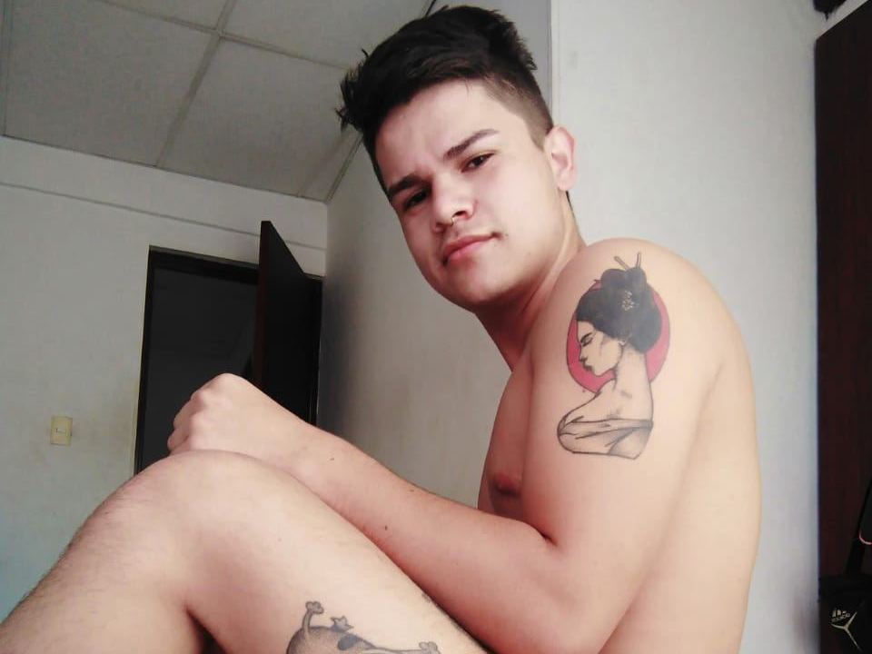 Image de profil du modèle de webcam GUY_LATIN_HOTXX