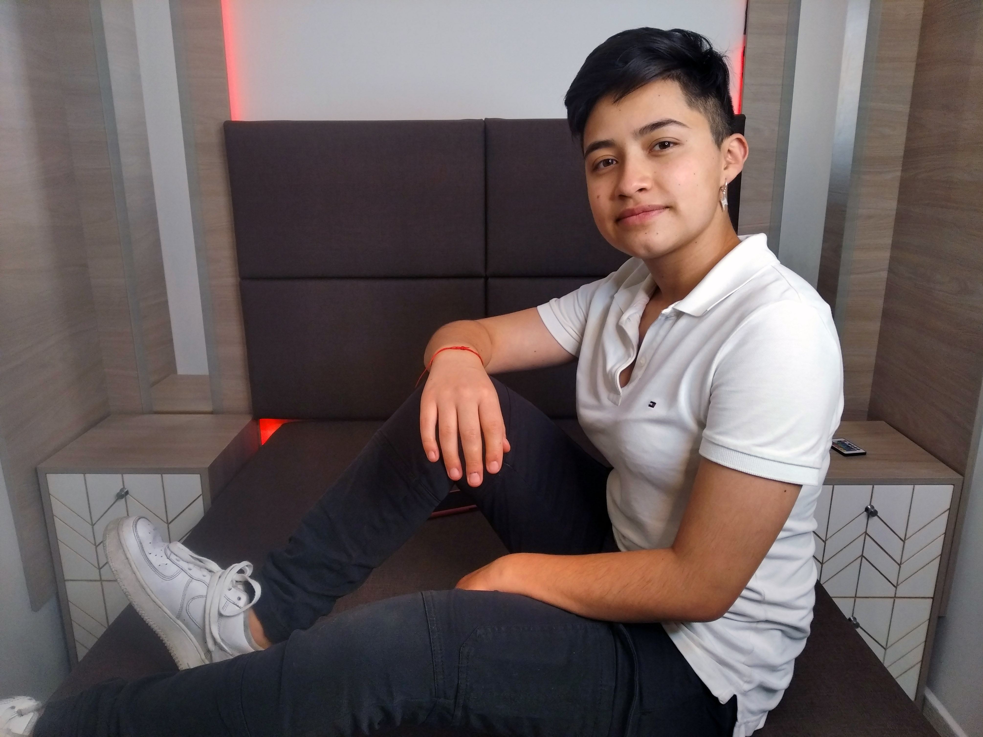 OnaZahir cam model profile picture 