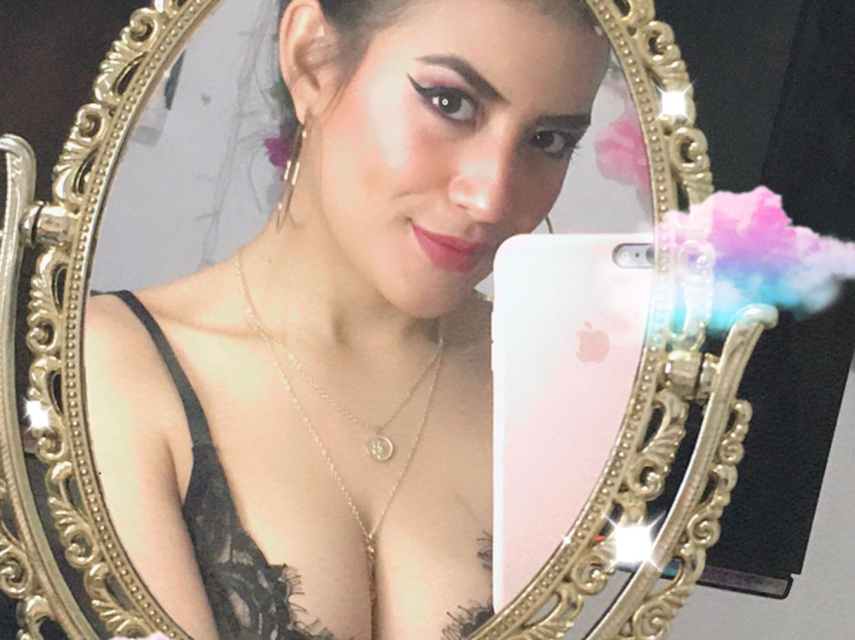 Image de profil du modèle de webcam roxane_belucci