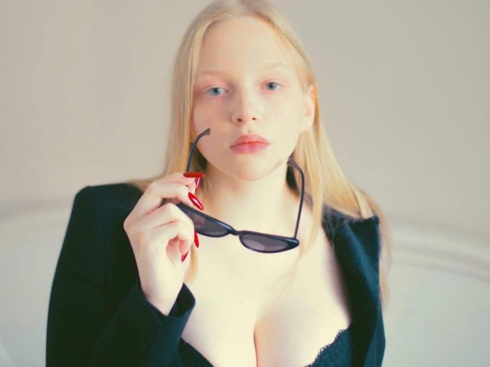 Imagen de perfil de modelo de cámara web de Orri_orri