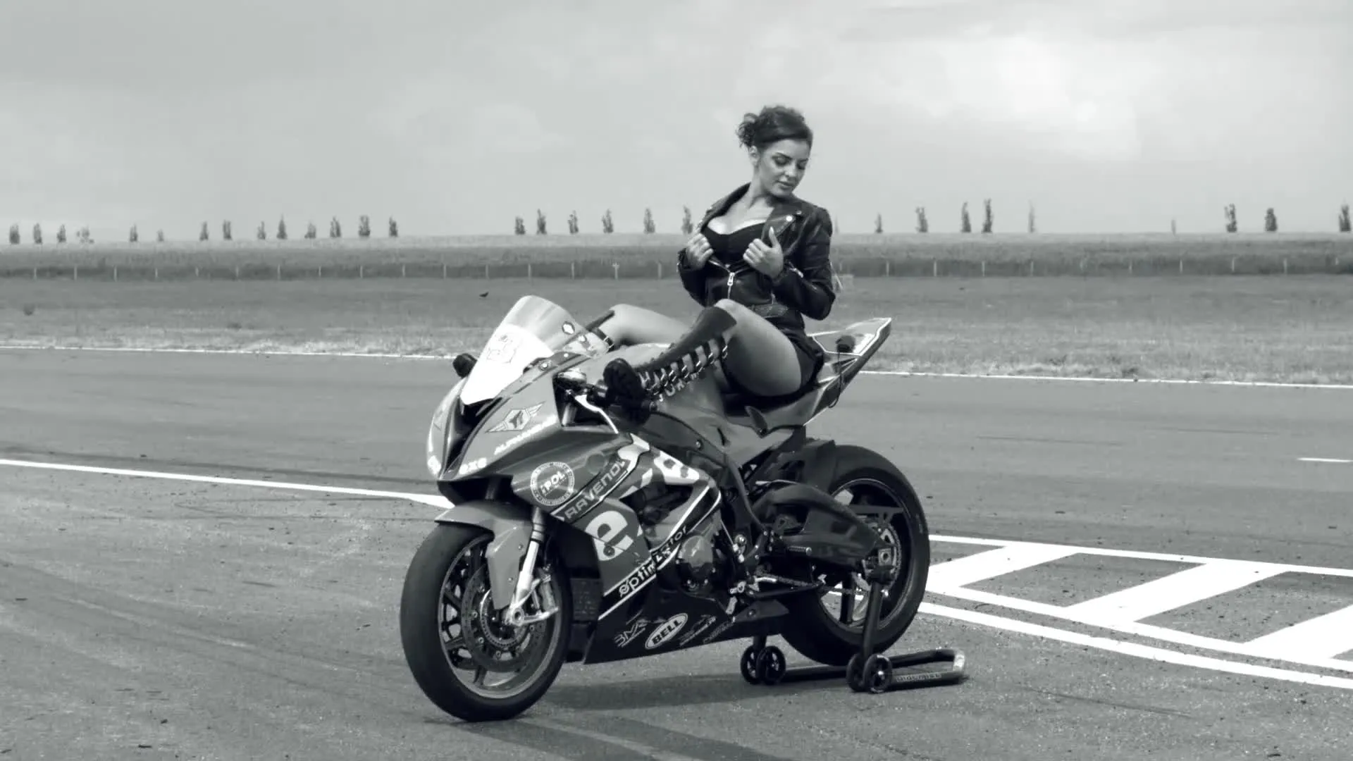 Performer LindsayDillon Video 1