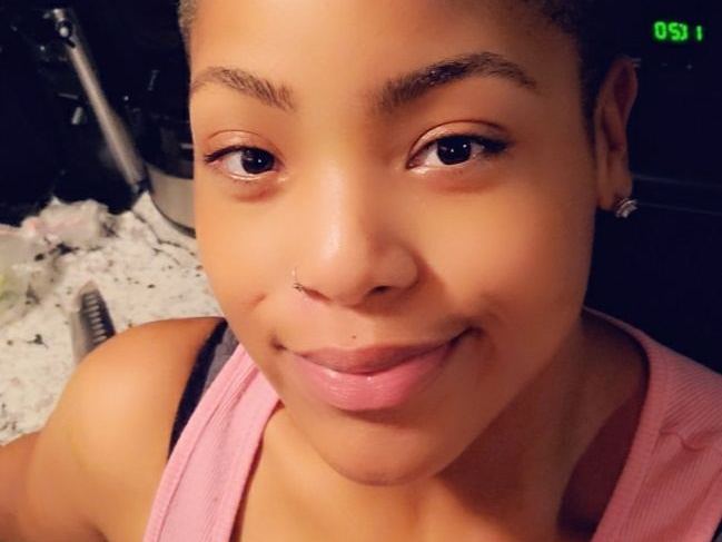 LondonLareaux18 profilbild på webbkameramodell 