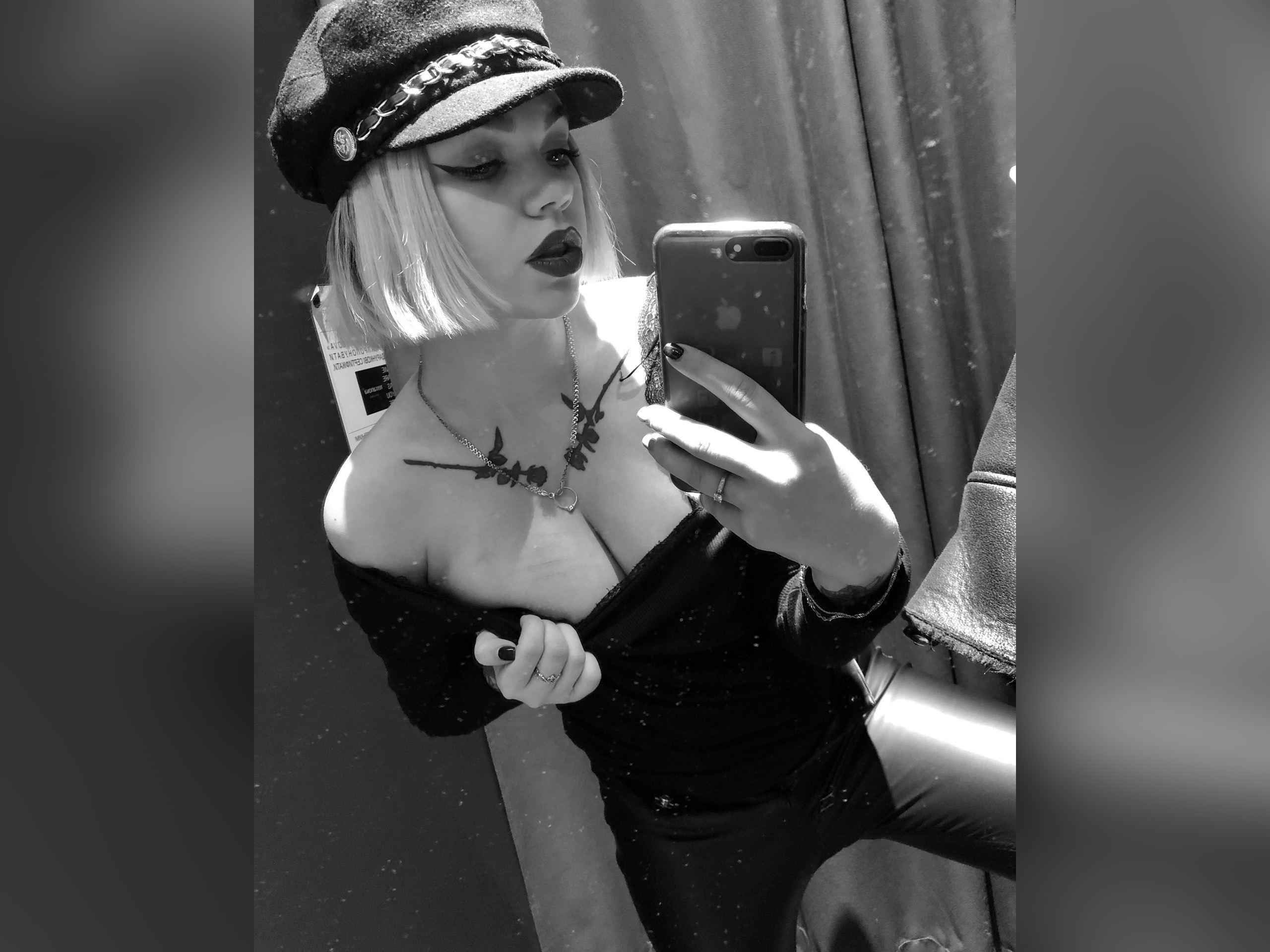 IzabellaQAce cam model profile picture 