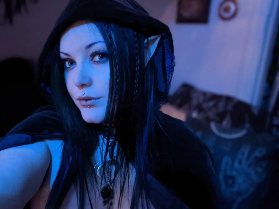 faerieinboots cam model profile picture