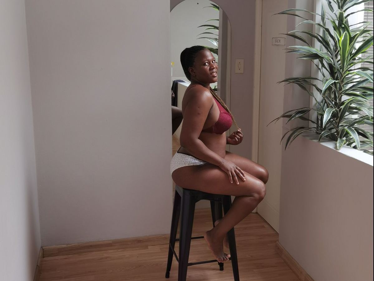 YOURNAUGHTYBABE cam model profile picture 