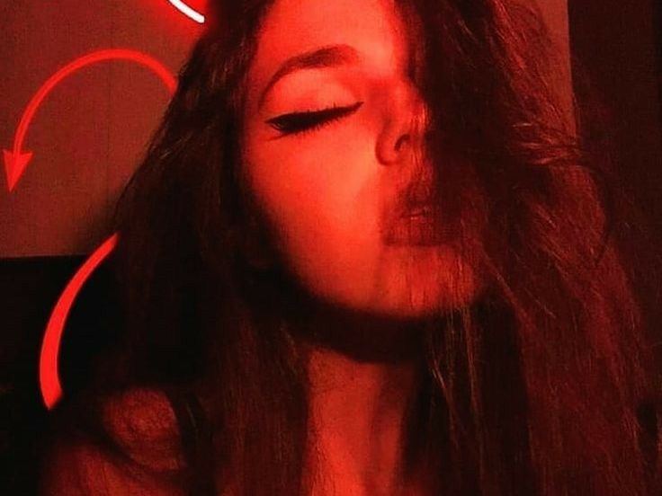 Image de profil du modèle de webcam BrunetteQRedd