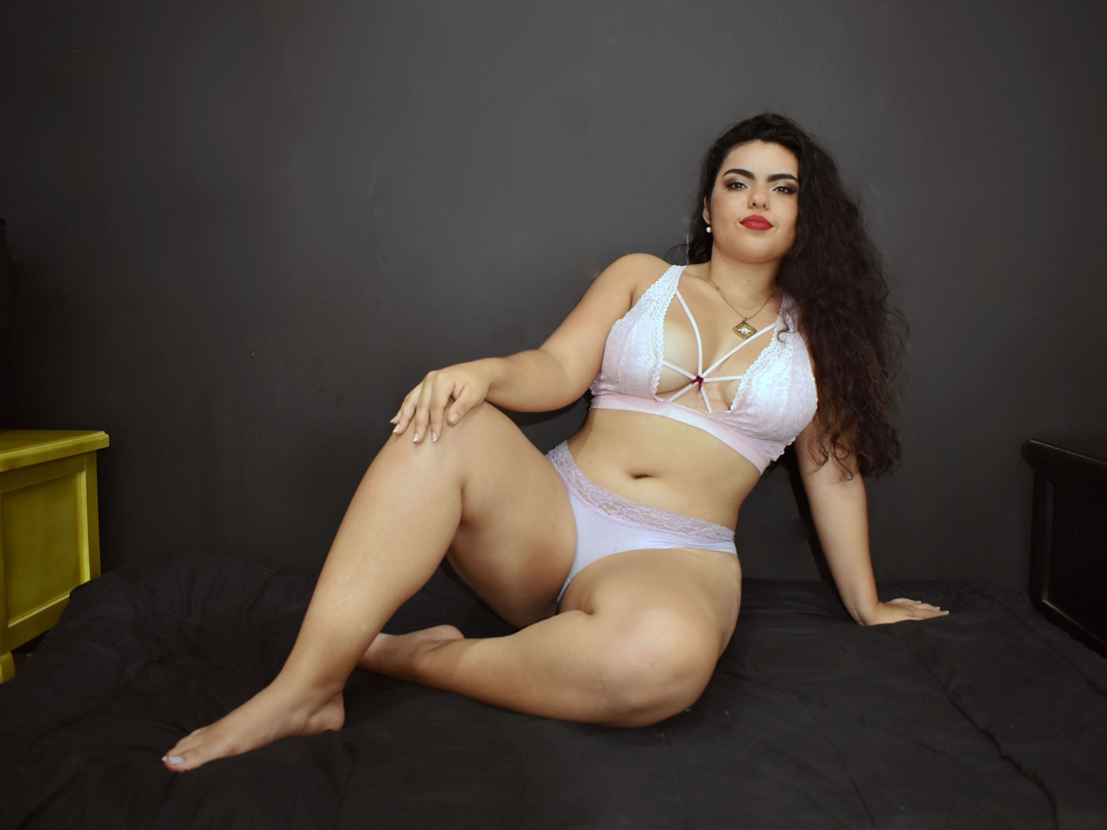 MyaaFoxx cam model profile picture 