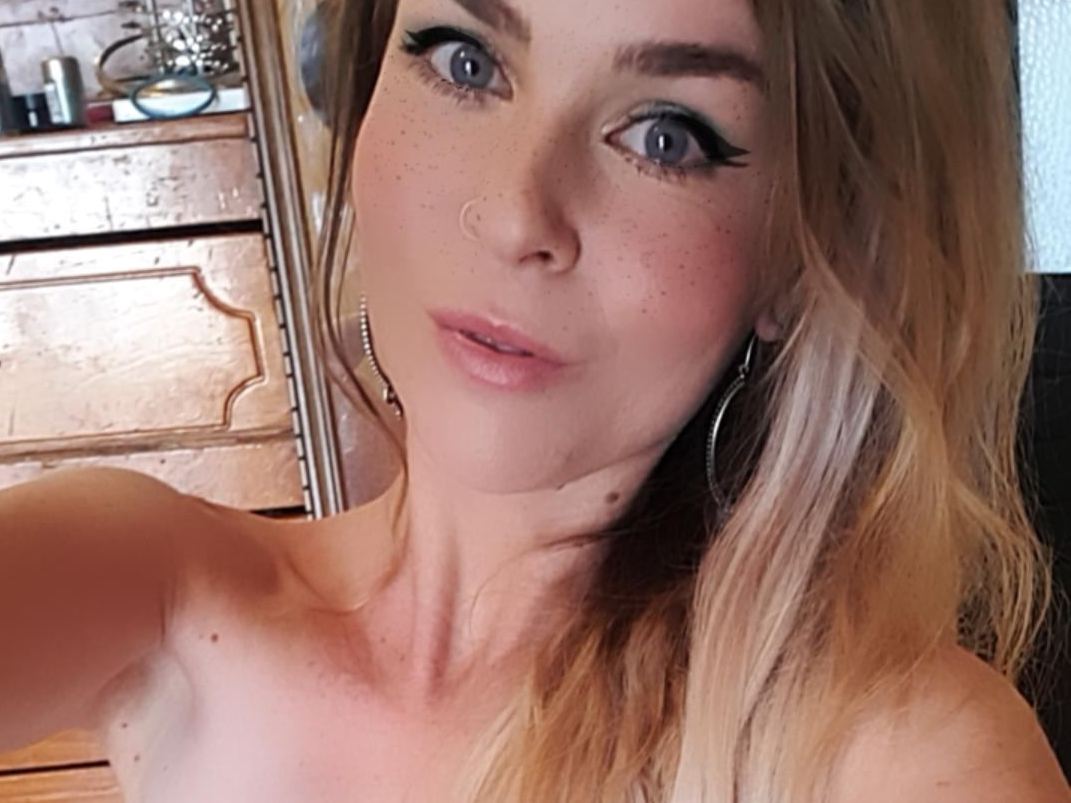 Akyraa profilbild på webbkameramodell 