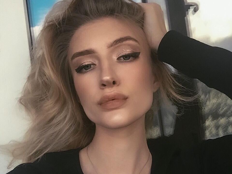 AshleyLewis profilbild på webbkameramodell 