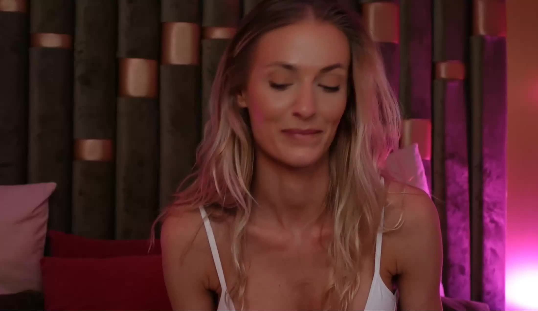 Interprete AmeliaAngell Video 1