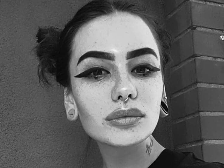 Image de profil du modèle de webcam akary_star