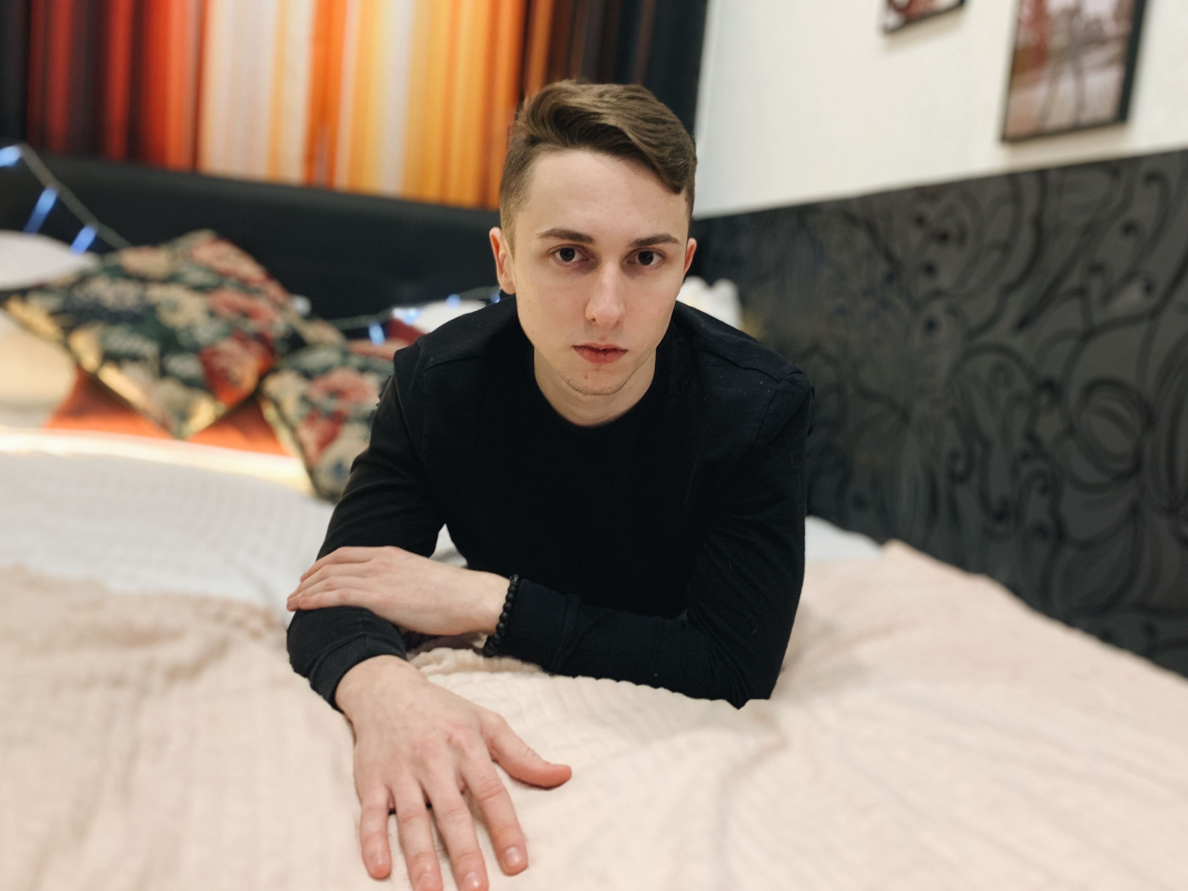 Image de profil du modèle de webcam Rogar_Dark