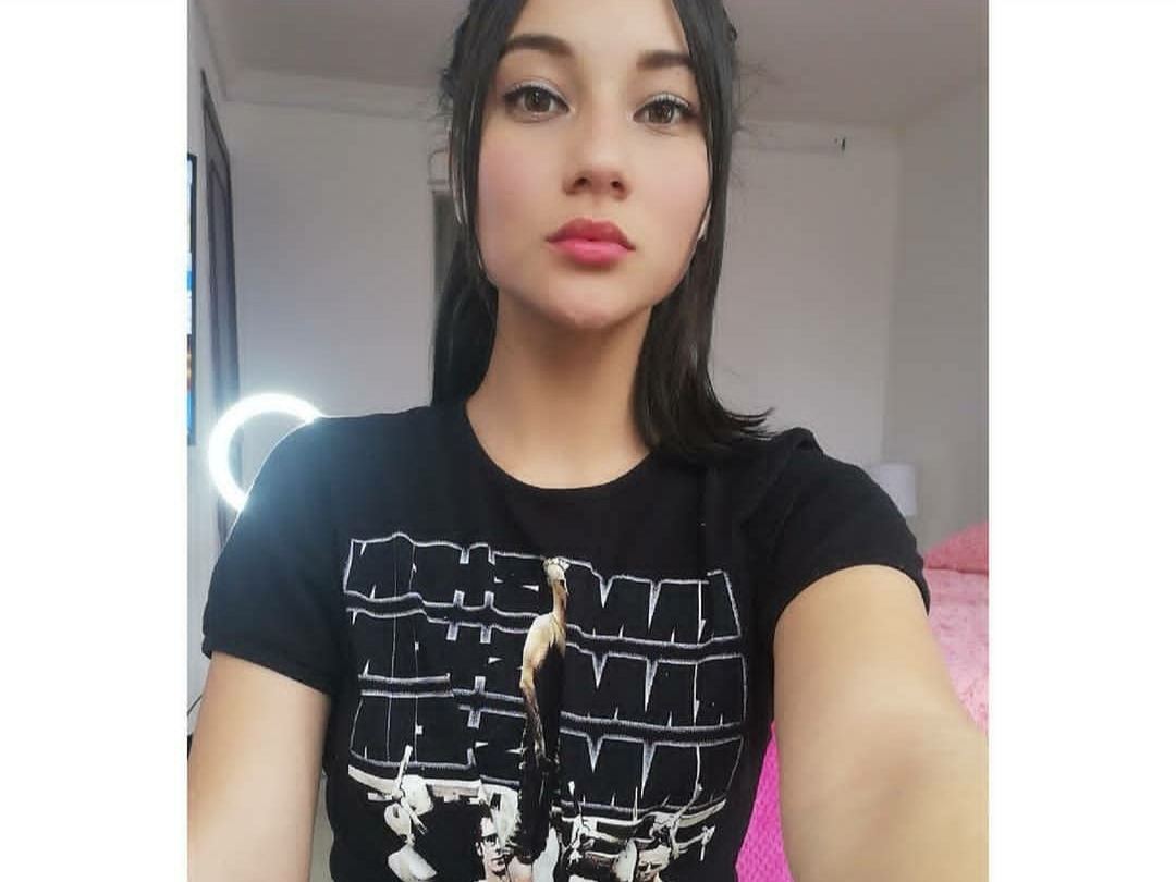 Image de profil du modèle de webcam arisweet111
