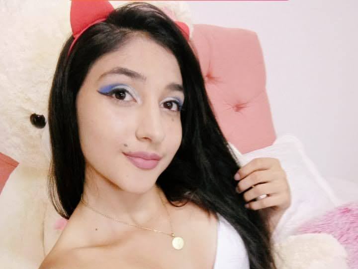 khloequeen cam model profile picture 