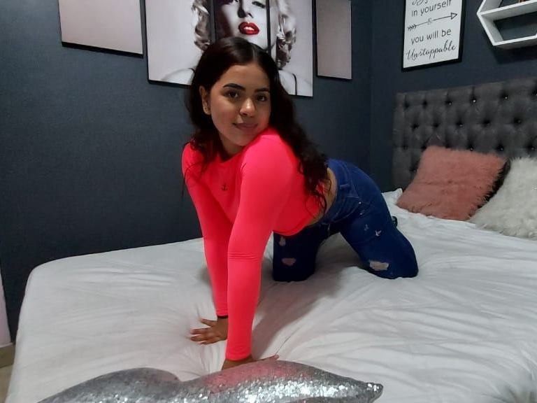 Imagen de perfil de modelo de cámara web de MahiiaSweet