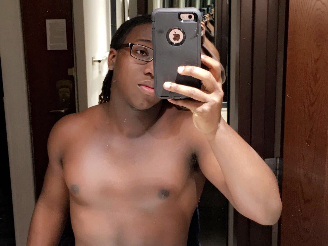 DeeGucci profilbild på webbkameramodell 