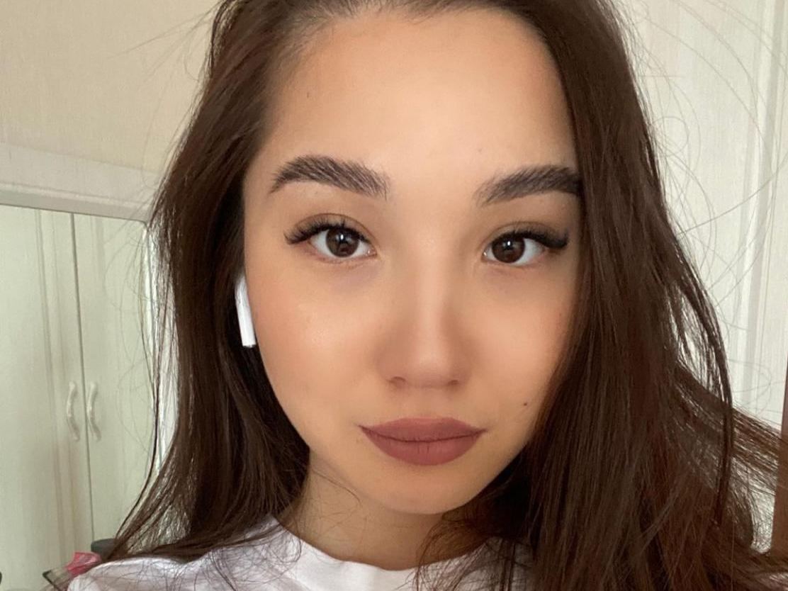 Imagen de perfil de modelo de cámara web de MileenaKahnum