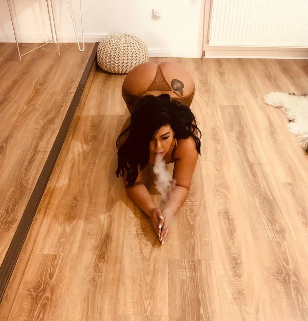 Performer LustForRain Photo 7