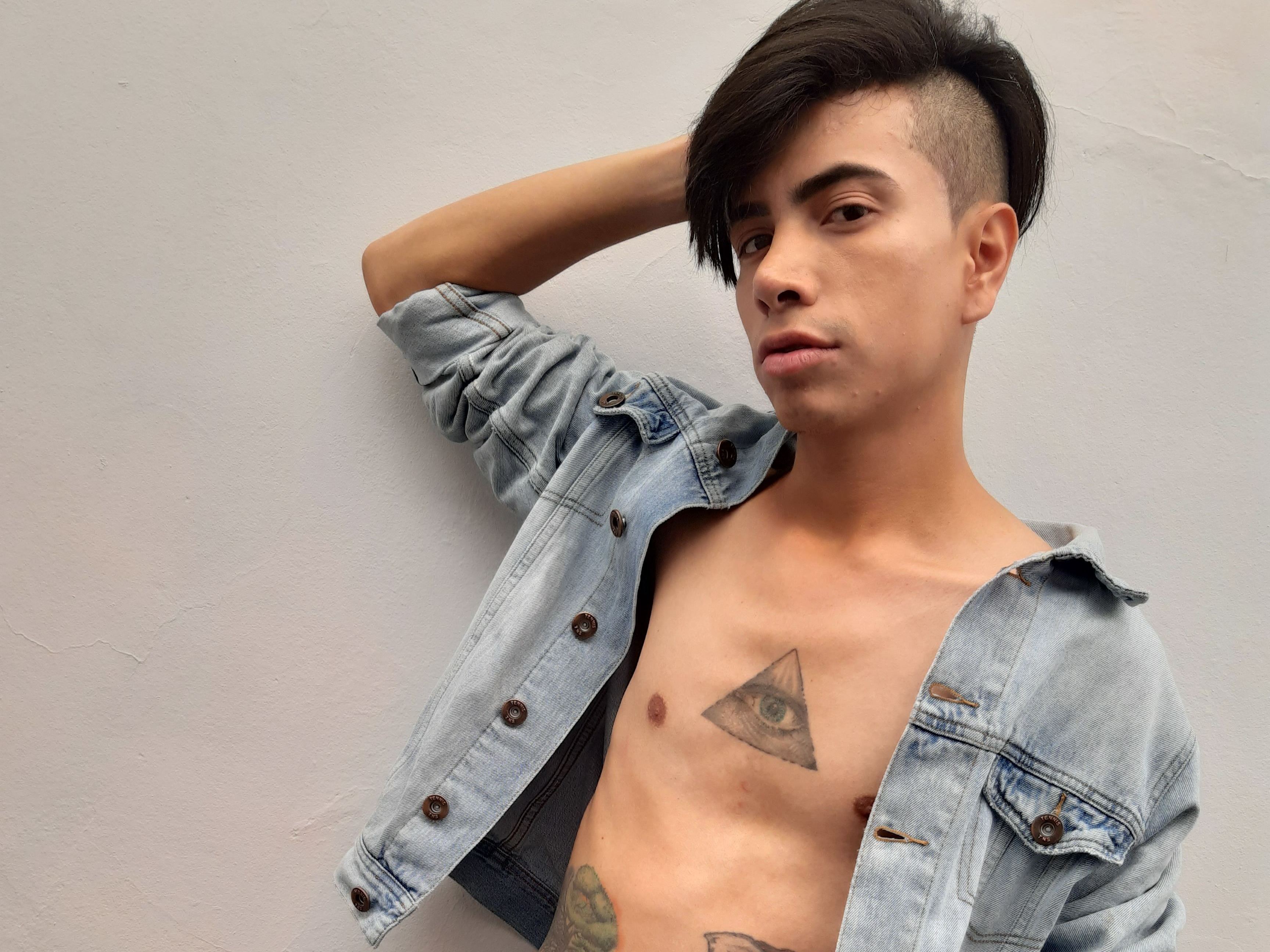 Image de profil du modèle de webcam David_Diamon