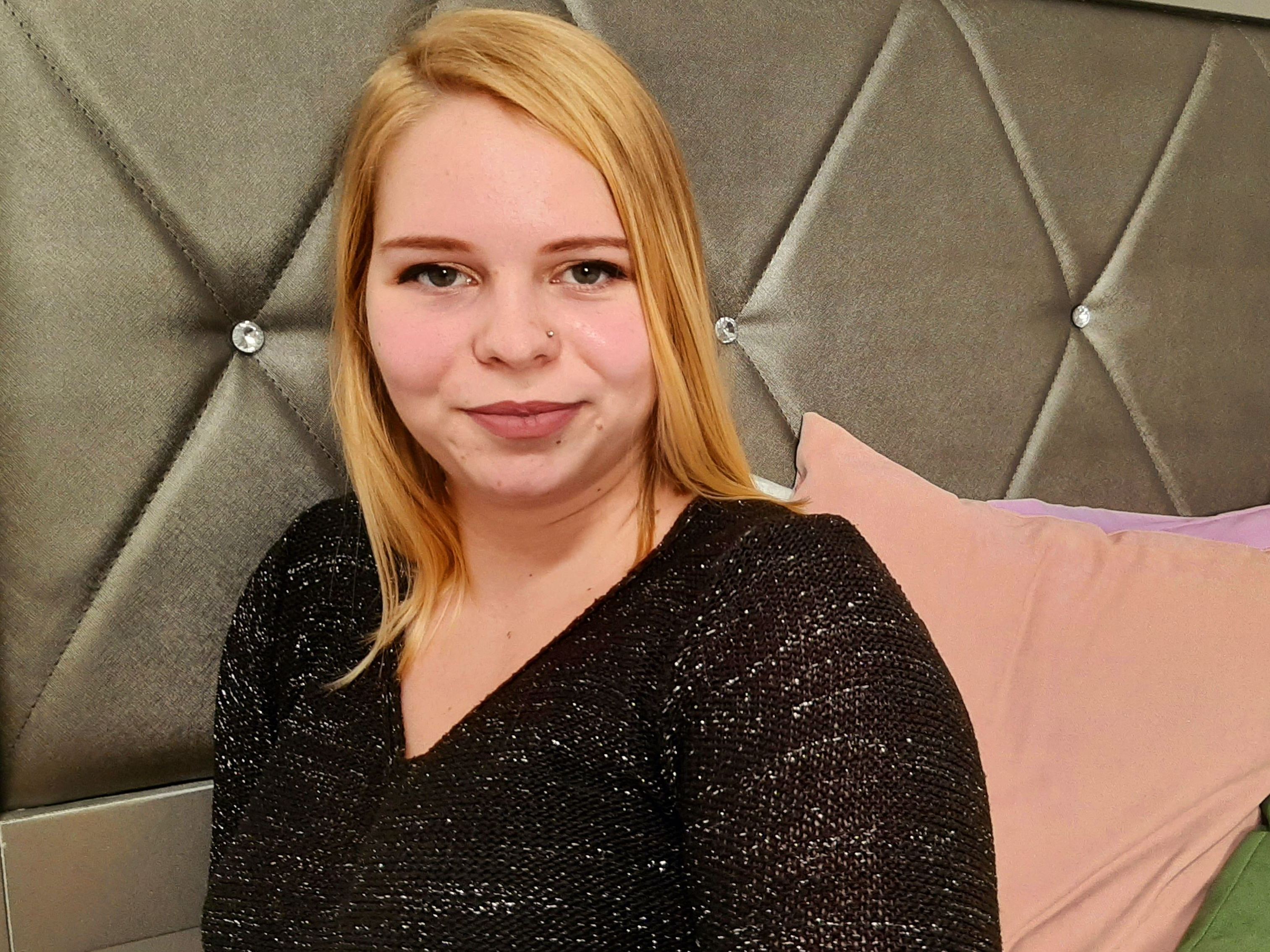 NATALYI profilbild på webbkameramodell 