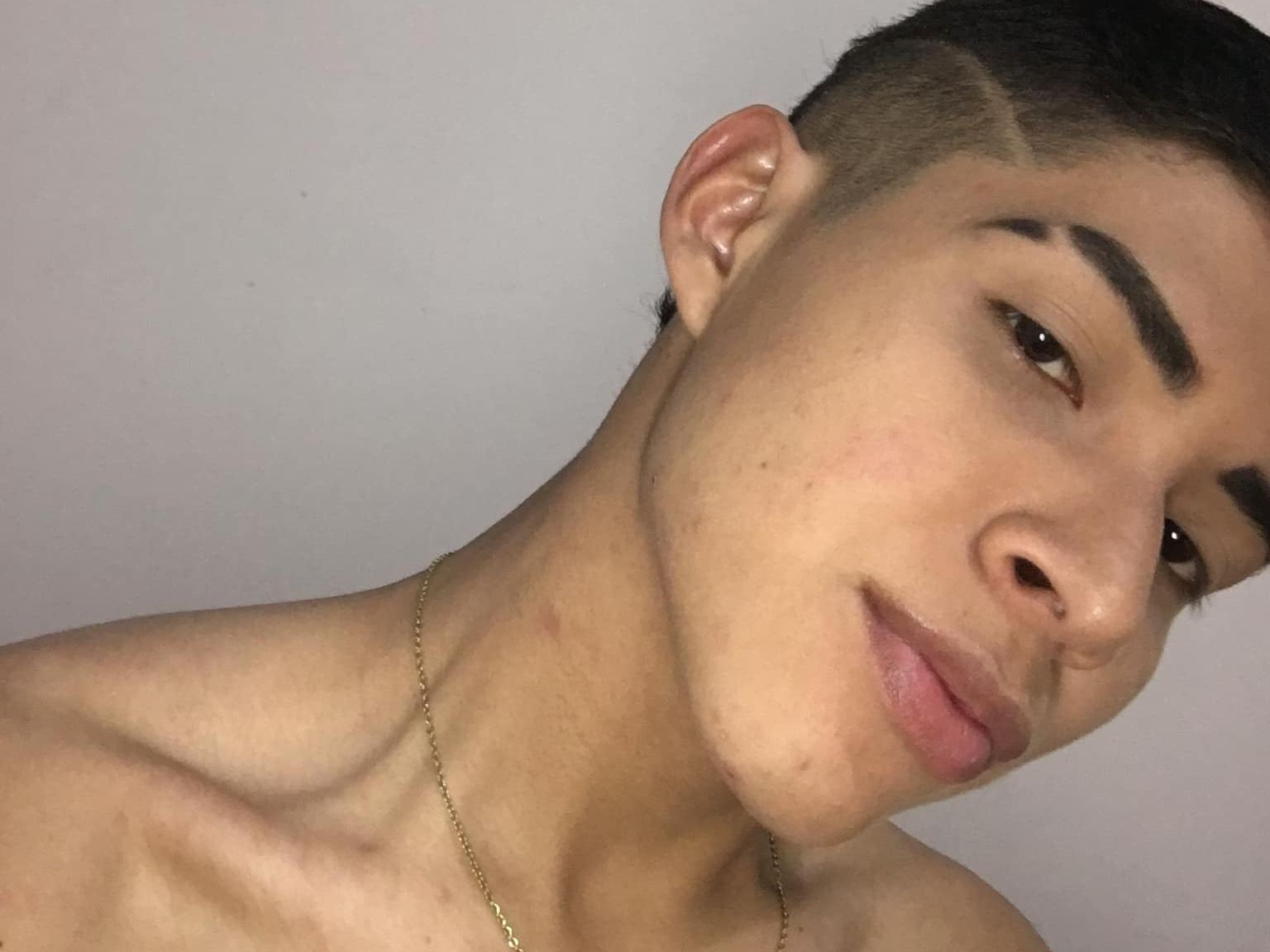 Image de profil du modèle de webcam Alesandro_Star