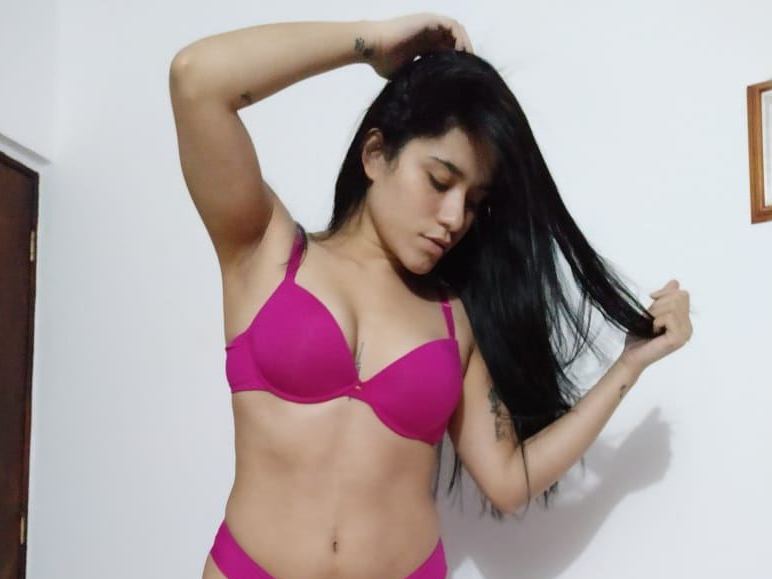 Profilbilde av Adeline_Millers webkamera modell