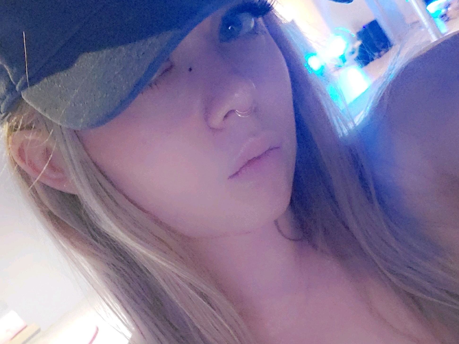SuggiesXXX cam model profile picture 