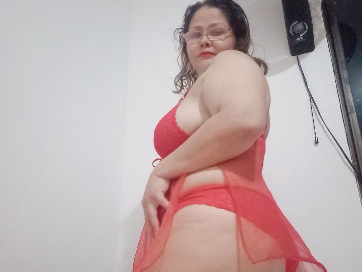 JulyStand immagine del profilo del modello di cam