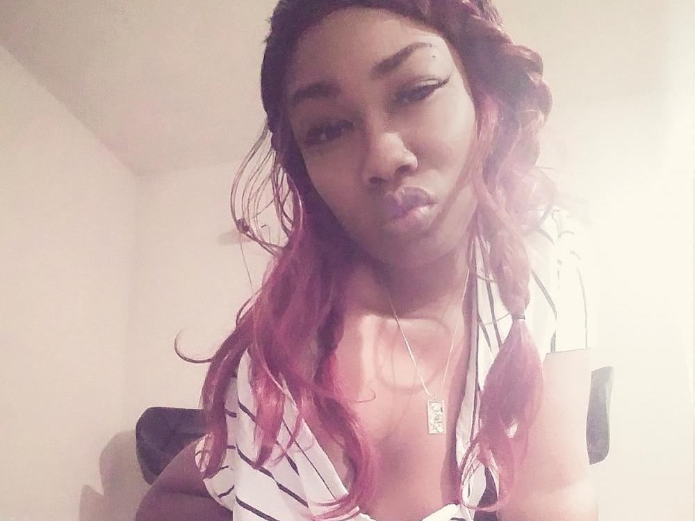 Image de profil du modèle de webcam Peachyjuice