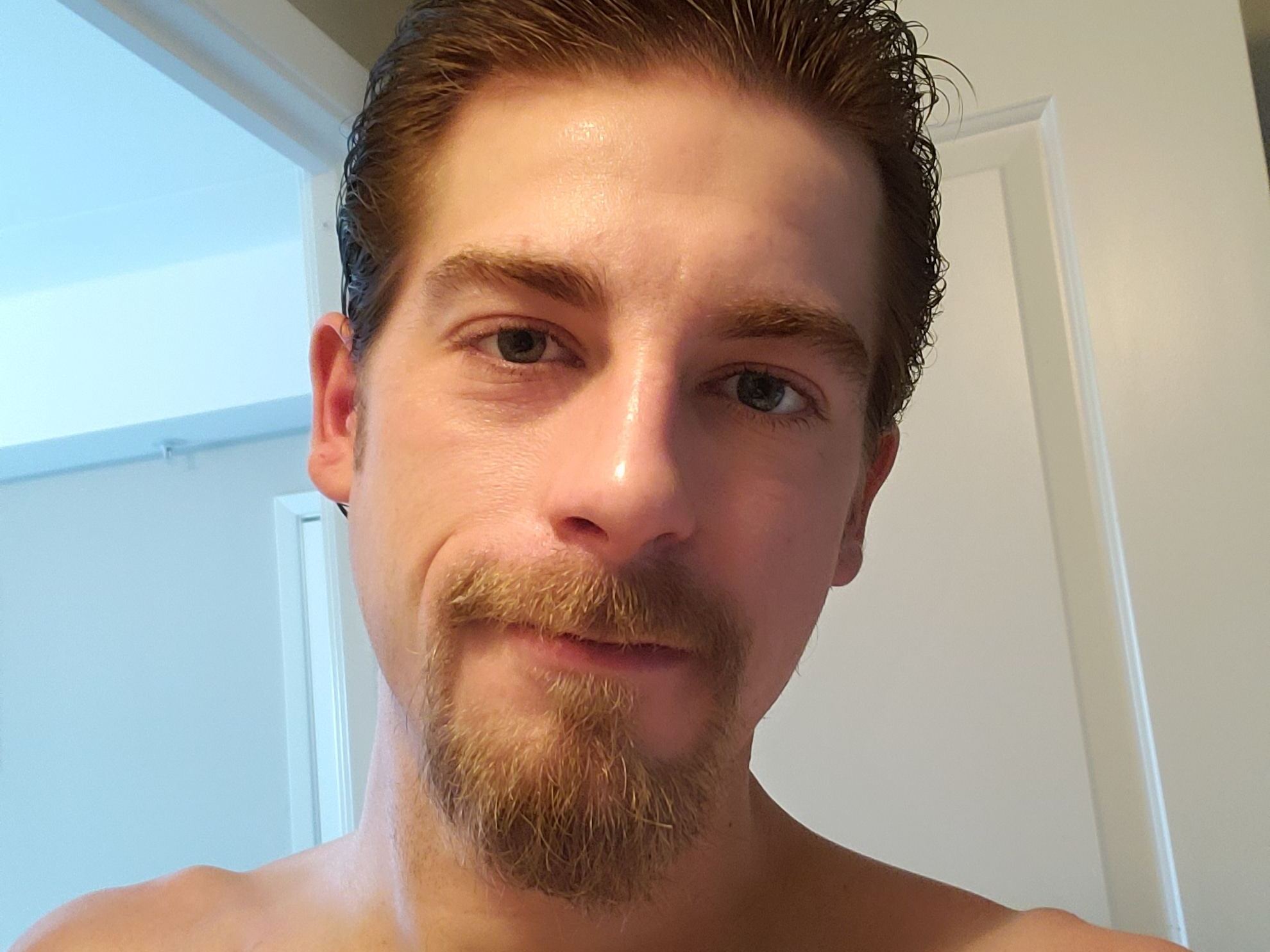 Image de profil du modèle de webcam Curtis420