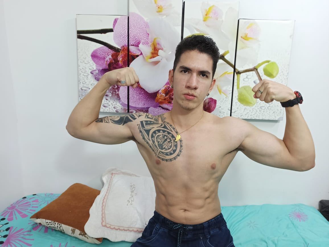 Foto de perfil de modelo de webcam de sasuke 