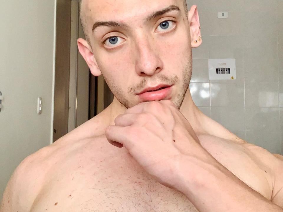 LewisLoverr cam model profile picture 