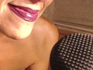 Imagen de perfil de modelo de cámara web de NeverAlone22