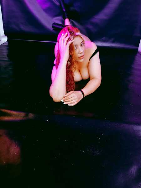Performer Emma_Willde Photo 1