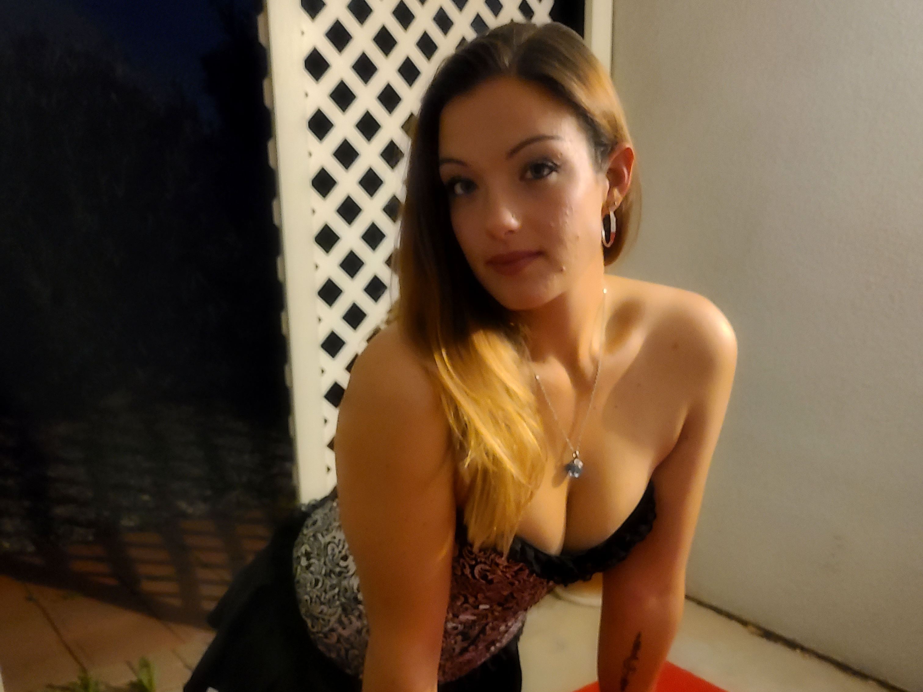 Ava1812 cam model profile picture 