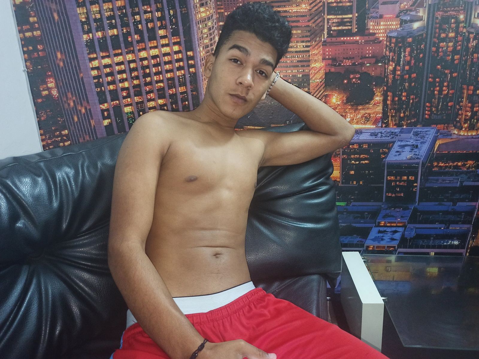 Image de profil du modèle de webcam brown_boylatin