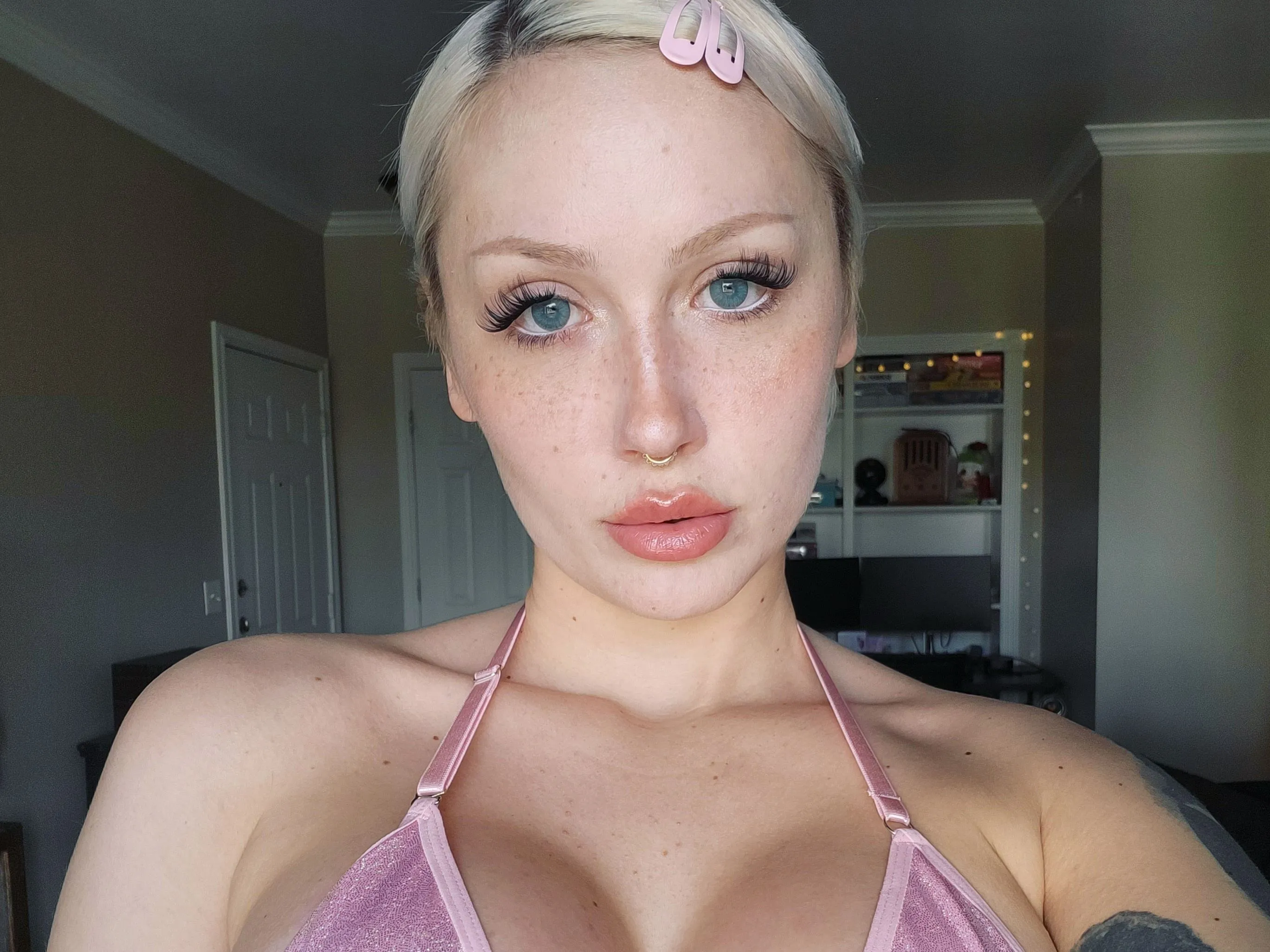 Imagen de perfil de modelo de cámara web de Bambi_Fawnn