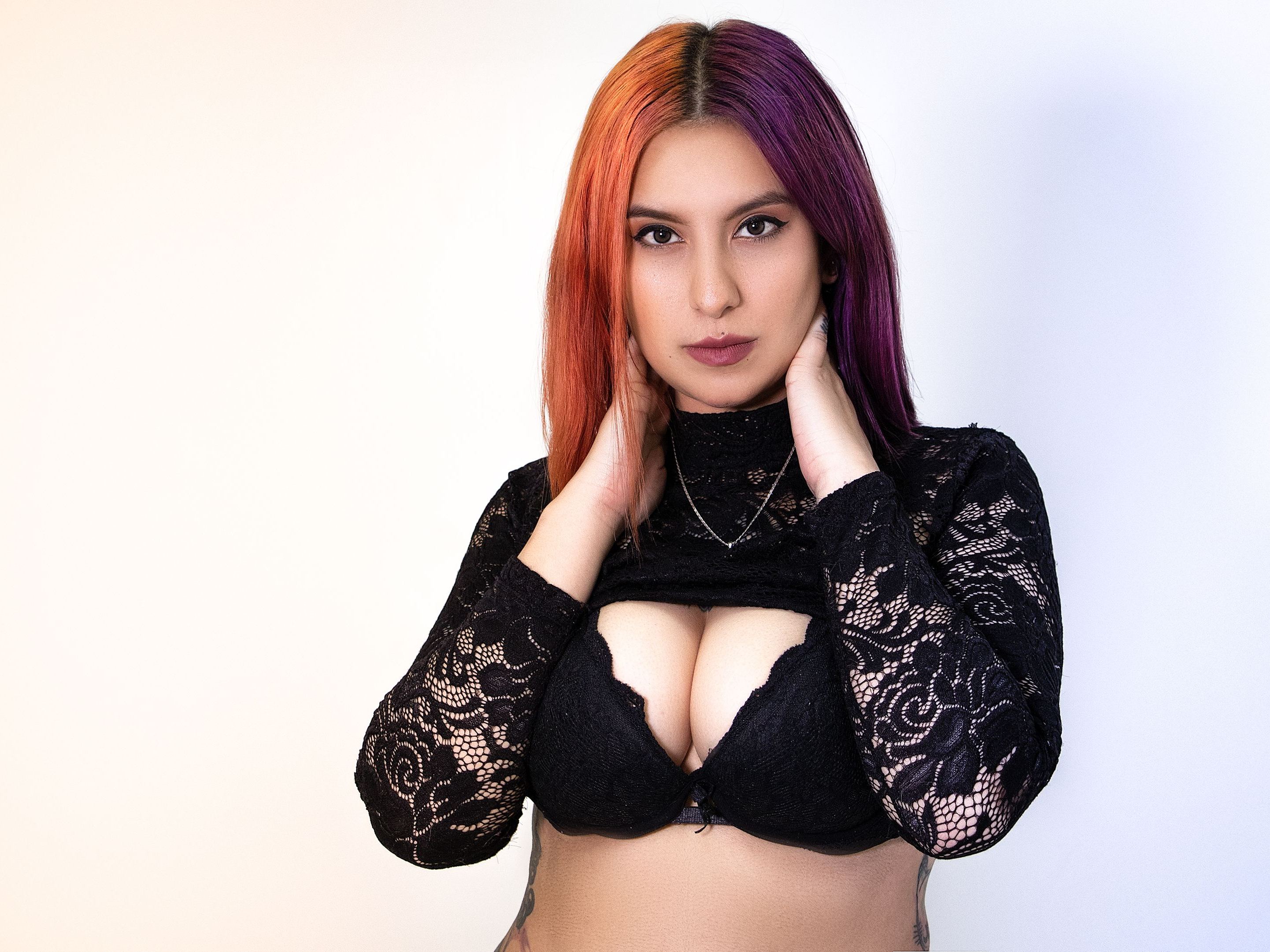 Imagen de perfil de modelo de cámara web de ArianaBlues