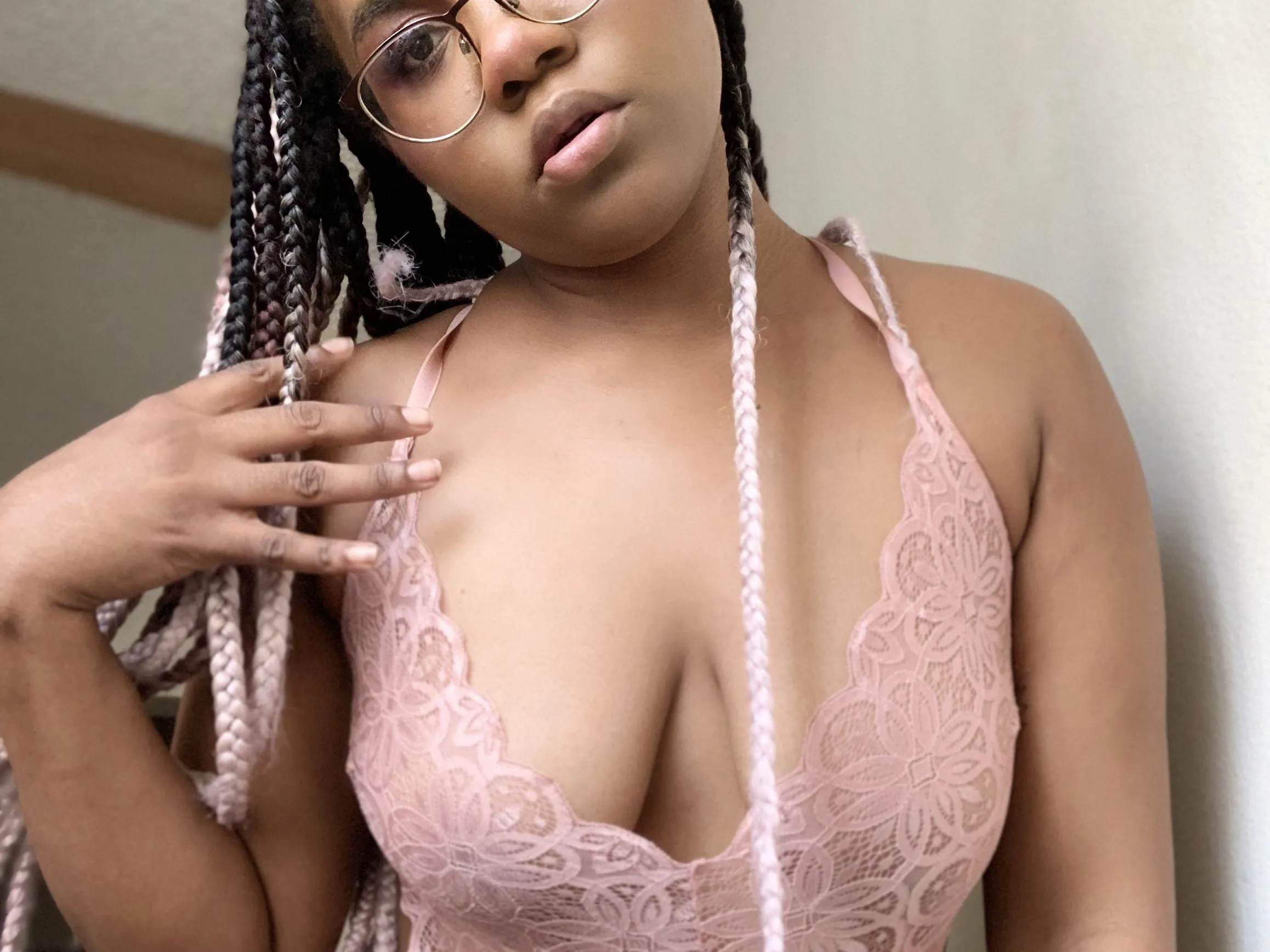 StrawberryBabu cam model profile picture