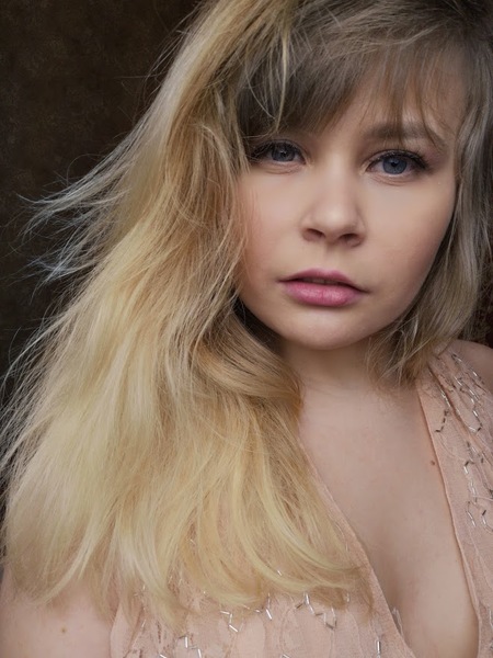 Performer MollyBeasdaw Photo 1