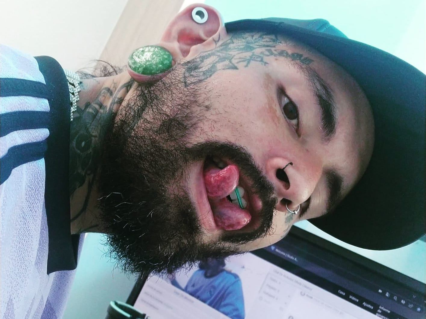 Imagen de perfil de modelo de cámara web de CrashHel