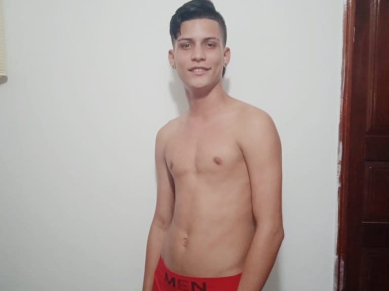 Dirty_CharlieRed Profilbild des Cam-Modells 