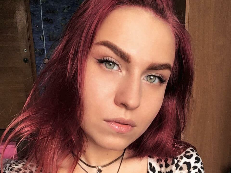 AliceRedd profilbild på webbkameramodell 